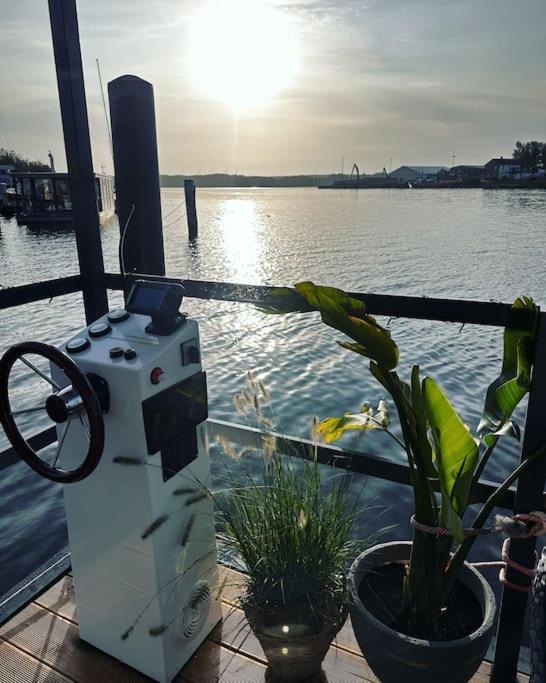 Premium Hausboot Trave Traum Διαμέρισμα Λίμπεκ Εξωτερικό φωτογραφία